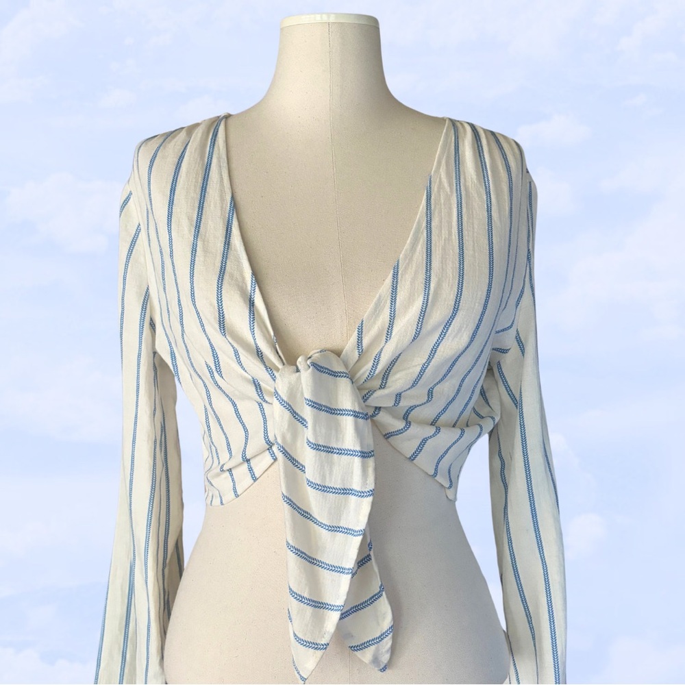 URBAN OUTFITTERS Sale! Cropped Tie Waist Top Light  Jacket Blue & White Medium - Picture 2 of 6